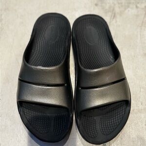 OOFOS Black Slide Sandals